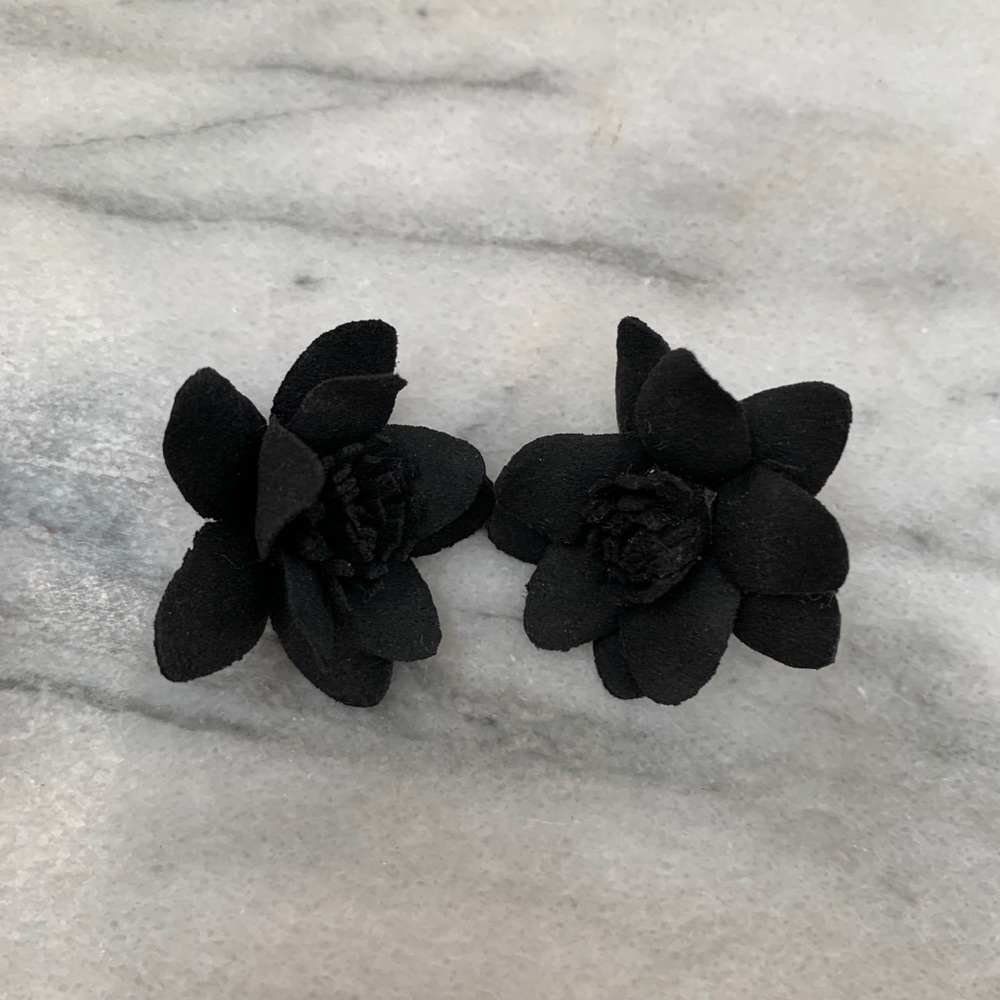 Nordstrom Flower Stud Earrings Black - Picture 7 of 7